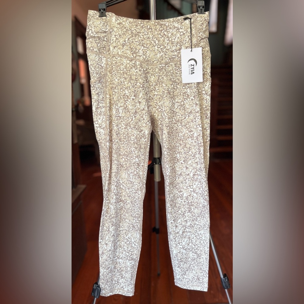 Zyia Bentonite Ruched Pocket Hi Rise 7/8 24” (Sz 8-10/Large)